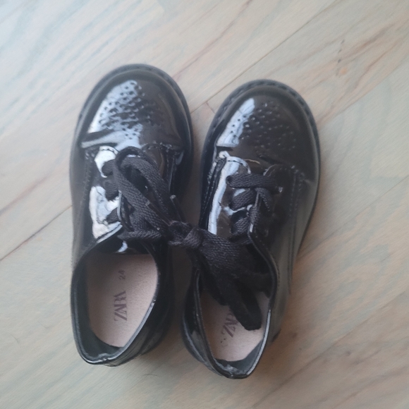 Shoes - Picture 4 of 4